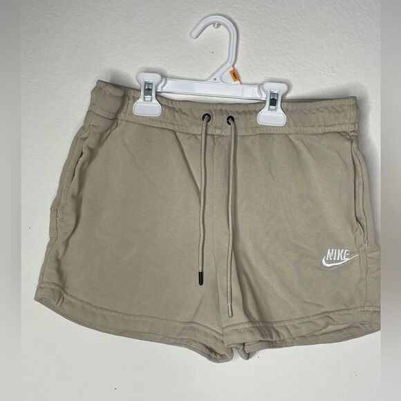 Used Nike Shorts - Picture 2 of 6